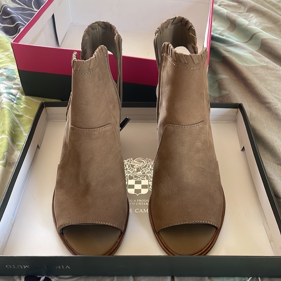 Vince Camuto peep toe, high heel sandals - Picture 3 of 6